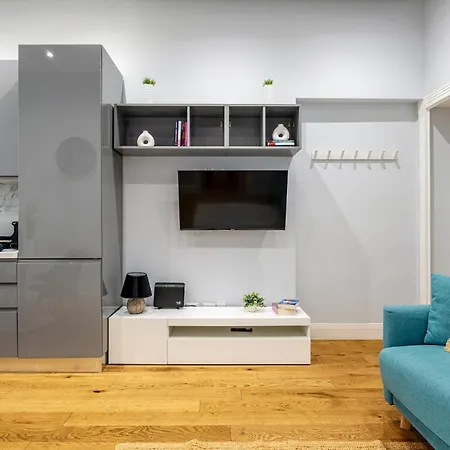 Plinio 33 Apartment